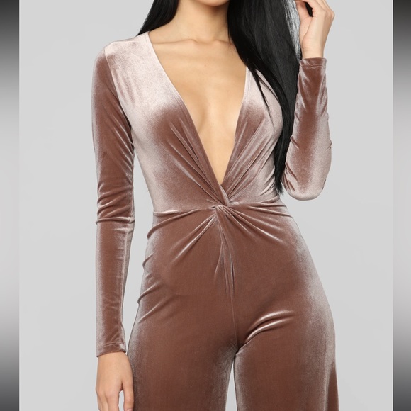 NWT - FASHION NOVA So Knot Your Average Jumpsuit - Taupe M - Picture 3 of 10